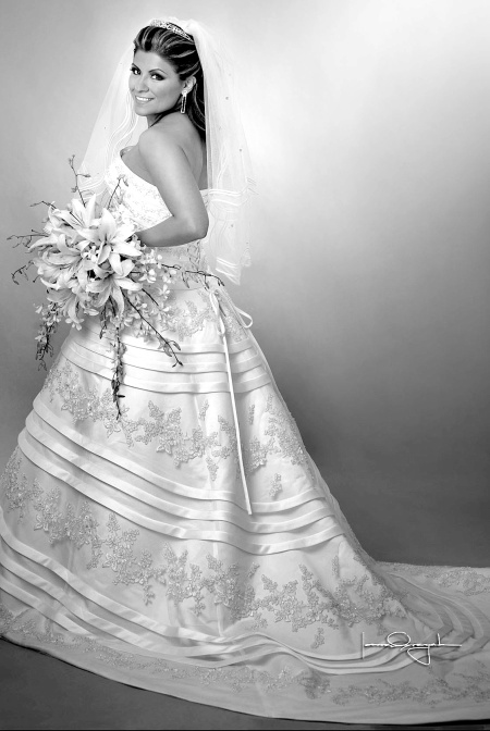 Srita. Denisse González Romero captada el día de su enlace matrimonial con el Sr. Iram Álvarez Vargas.

Estudio Laura Grageda