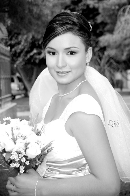 Elegante y hermosa lució la Srita. Flor Edén Fuentes Lara el día de su unión nupcial con su ahora esposo, Ing. Rosendo Aguirre Núñez.

Rofo Fotografía
