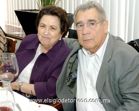 13122009 Frida  de González y Alfredo González.