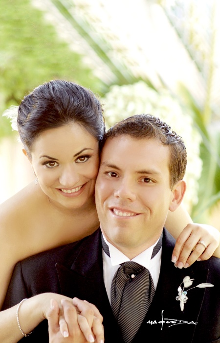 Srita. Michelle Monsiváis Pamplona y Sr. Pedro Padilla Arreola unieron sus vidas en sagrado matrimonio
en la capilla de La Medalla Milagrosa, el 24 de octubre de 2009, a las 20:30 horas. 

Maqueda Fotografía