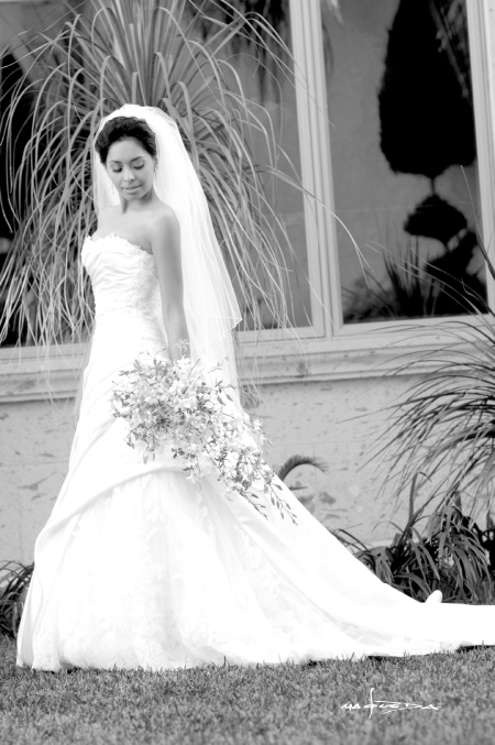 Muy contenta lució la Srita. Nydia Uribe Ávalos el día de su enlace matrimonial con el Sr. Rob Lutgens.

Maqueda Fotografía
