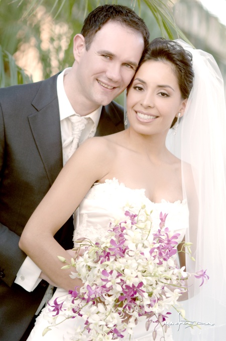 Contrajeron nupcias en la iglesia de San Pedro Apóstol, Srita. Nydia Uribe Ávalos y Sr. Rob Lutgens, el 24 de octubre de 2009, siendo las 20:30 horas.

Maqueda Fotografía