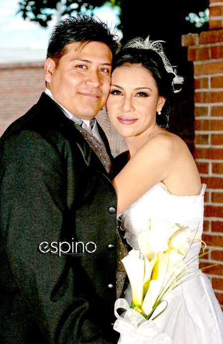 Contrajeron matrimonio en la iglesia Casa de Oración, Lic. Samanta Ruiz López e Ing. Jorge Armando Nava Leija, el siete de noviembre de 2009, a las 18:30 horas. 

Miguel Espino Fotografía