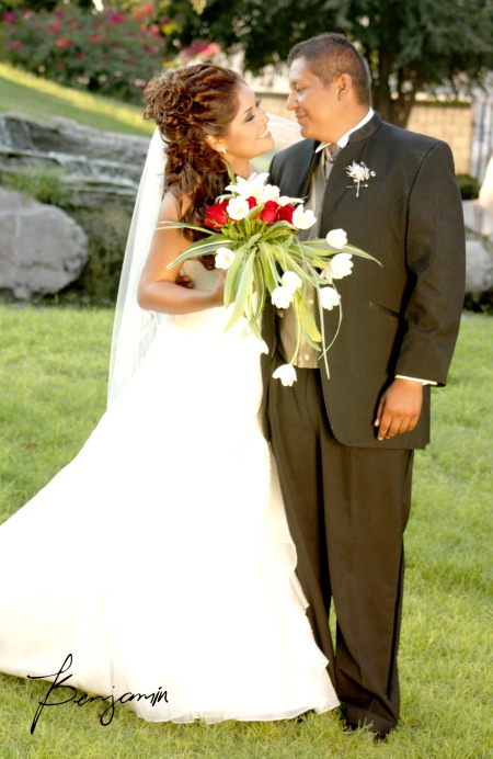 Ing. Yury Rocío Rivera Rodríguez e Ing. Luis Eduardo Campos Ruiz, unieron sus vidas en matrimonio, el 24 de octubre de 2009, en Villa Santa Elena, en punto de las 20:00 horas. 

Benjamín Fotografía