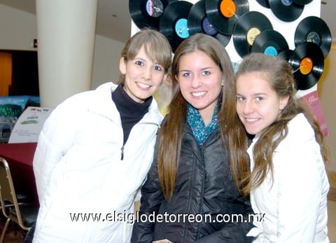 18122009  Carla, Alex y Andrea.
