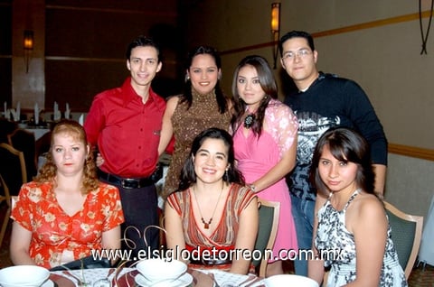18122009 Lizbeth Serrato, Tito Rodríguez, Adriana Colmenero, Miztly Cháirez, María Dolores Hernández, Miguel Alba y Karla Reyna. EL SIGLO DE TORREÓN/JESÚS HERNÁNDEZ