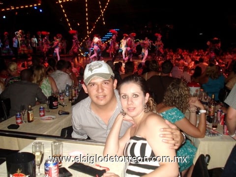 13122009 César Márquez y su esposa Ivett Morán durante su visita a Cuba.