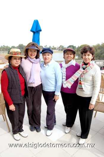 17122009 En convivencia. Rosa Elena, Laura de Jaime, Chela de Alba, Lety de Palacios y Ángeles de Valdés.