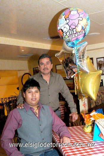 17122009 José Manuel Quintero celebró sus 23 años de vida junto a Guillermo García Torres.