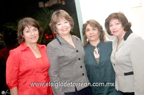 18122009 Lupita de Lara festejó su cumpleaños acompañada por Jóse de Montoya, Yolanda Zúñiga y Mary de Herrera.