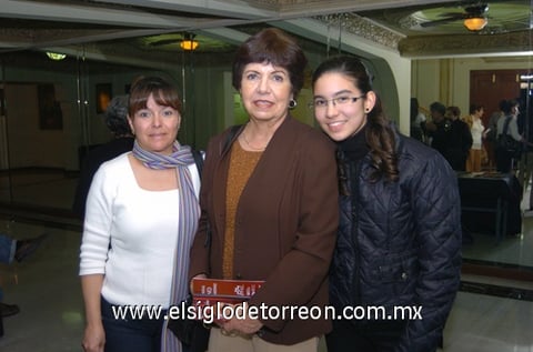 18122009 Flor Hernández, María Antonia Almada y Ana Sofía Castillo.