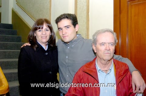 18122009 Lupita de Dávila, Manuel Dávila y Cruz González.