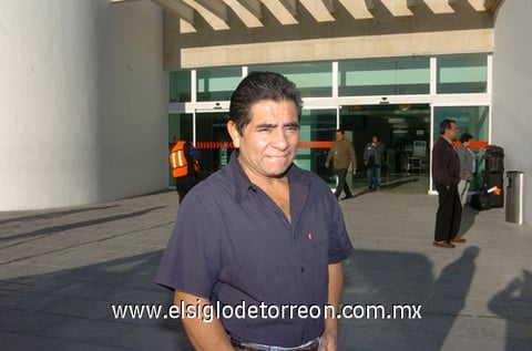 17122009 México. Juan González, por cuestión de negocios.