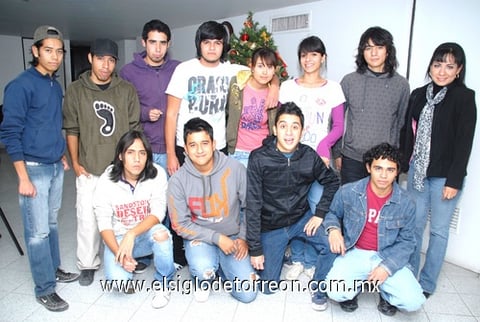 20122009 Alumnos de la UANE, visitaron recientemente las instalaciones de El Siglo de Torreón.