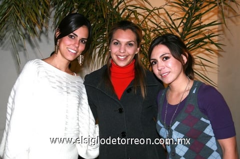 20122009 Ale Celayo, Carla Romo y Ana Uribe.