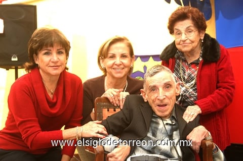 20122009 Mercedes, Georgina, Toño y Mercedes de Flores.