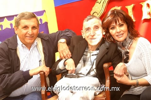 20122009 Festejado. Acompañan a Toño, Eduardo y Dora Flores.
