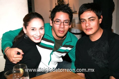 21122009 Ruth, Luis y Erandhi.