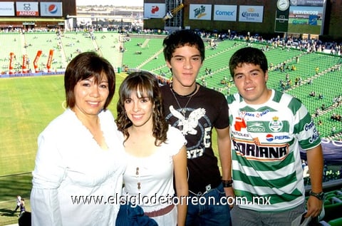 19122009 Julieta de Echávarri, Karla Echávarri, Andoni Ibarlucea y Eduardo Echávarri.