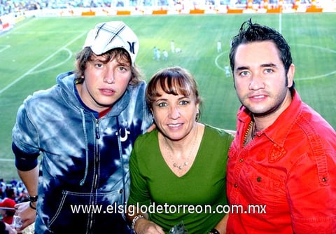 19122009 Alberto, Mary Tere y Alejandro.