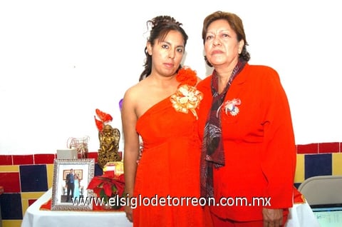 19122009 Diana Anel Cortez Sotelo junto a su mamá, Margarita Sotelo de Cortez, en su fiesta prenupcial.
