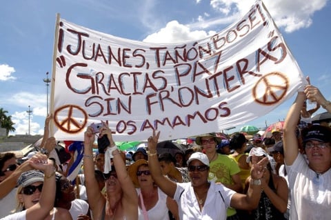 Juanes, quien es residente de Miami, afirmó en su momento que con el concierto sólo trataba de establecer lazos con el pueblo cubano.