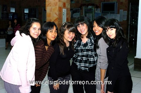 24122009 Divertidos. Daniela, Susana, Lily, Natalia, Paulina y Yasama.