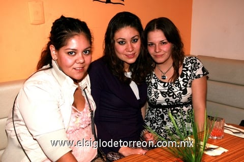 23122009 Cristina Rojas, Rebeca Rodríguez y María Sofía Villarreal.