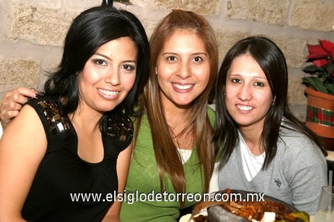 23122009 Lucía Esqueda, Jackie Campble y Judith Salcedo.
