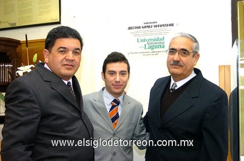 24122009 Carlos Alberto Gómez, hijo del homenajeado (al centro) acompañado de Jorge Caballero y Yamil Darwich.