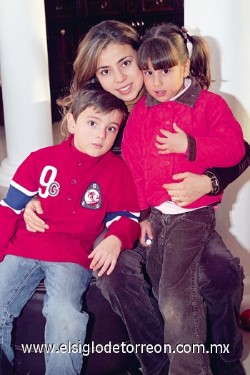 18122009  José Ernesto, Erandi y Regina Dávila.