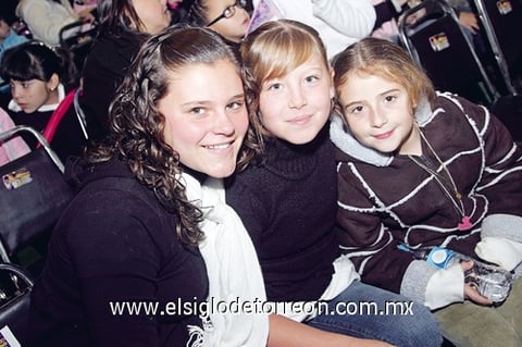 18122009 Nayma, Katia y Ana Paula Martínez.