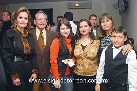 18122009 Tony Ramírez, Adriana Ramírez, Verónica de García, Roberto Ramírez Mijares, Vero García y Alejandro Silva.