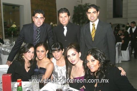 18122009 Lidia y Diana Trujillo, María José López, Mónica Esperón, Ceci Palacios, Luis Ignacio Ibarra, Jesús Saucedo y Carlos Miguel Ibarra.
