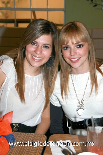 18122009 Moni Cárdenas y Liz Hamdan.