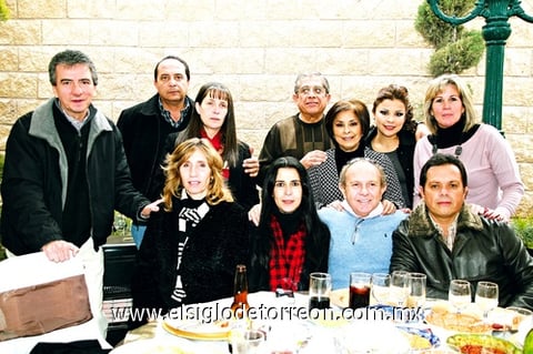 18122009 
Silvia, Rosy, Mónica, Bárbara, Ceci, Alicia, José, Kello, Octaviano, Gery y Jorge; quienes pasaron un momento muy agradable, pues aprovecharon la ocasión para convivir y charlar sobre los temas de interés.