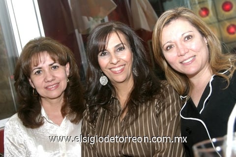 26122009 Lourdes, Claudia y Martha.