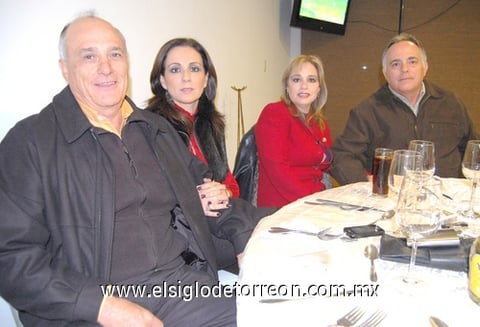 26122009 Invitados. Juan José Córdova, Rocío González de Córdova, Beatriz García de Murra y José Murra.