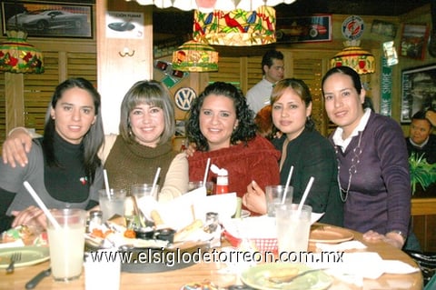 26122009 Comensales. Edith González, Luisa Araiza, Mayra Barraza, Laura Hernández y Alma Contreras.