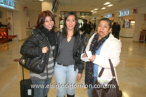 26122009 México. Karla y Nancy Alvarado y Sonia Aguilar.