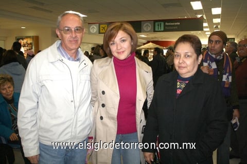 26122009 Guadalajara. Javier y July Morales recibieron a Michelle Morales.