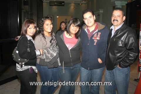 27122009 Jann y Karem Hernández, Karem y Mariam Soto.