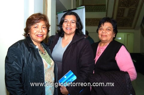 28122009 María Teresa López, Juanita López y María Teresa Escobedo.