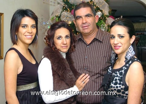27122009  Alejandro y Gaby, fueron los anfitriones.