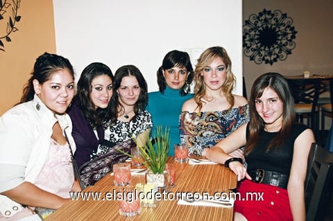 27122009 Cristy Rojas, Rebeca Rodríguez, Sofía Villarreal, Melissa Cervantes, Regina Villarreal de Graham y ElviraVillarreal.