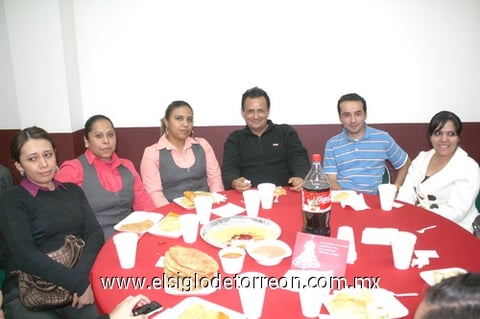 28122009 Mónica, Mercedes, Isela, Alonso, Jaime y Fabiola.