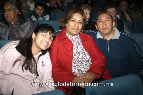 27122009 Brenda García, Araceli Arellano y Luis Moisés García.