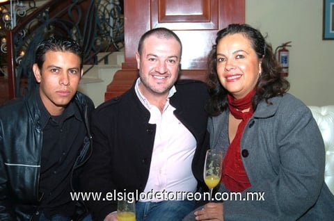 27122009 Brindan. Juan Antonio de Alba, Ángel López y More Barret.