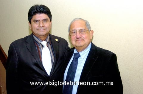 27122009 El Rector de la Universidad Antonio Narro, Jorge Galo Medina Torres, acompañado del Sr. Arenas.