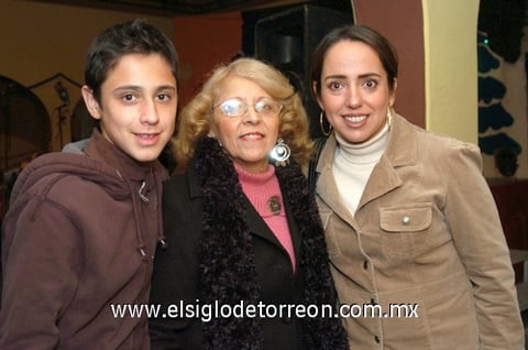 27122009 José Francisco Rivera, Edith de Ayala y Alma Lily Rivera.